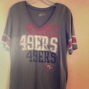 🥂sale! San Francisco 49ers v neck T-shirt.